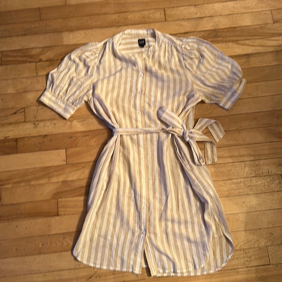 Large, GAP, white and tan striped summer sun dress, great for the office - Picture 1 of 2